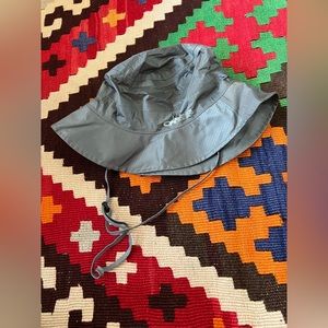 OUTDOOR RESEARCH GRAY BUCKET HAT